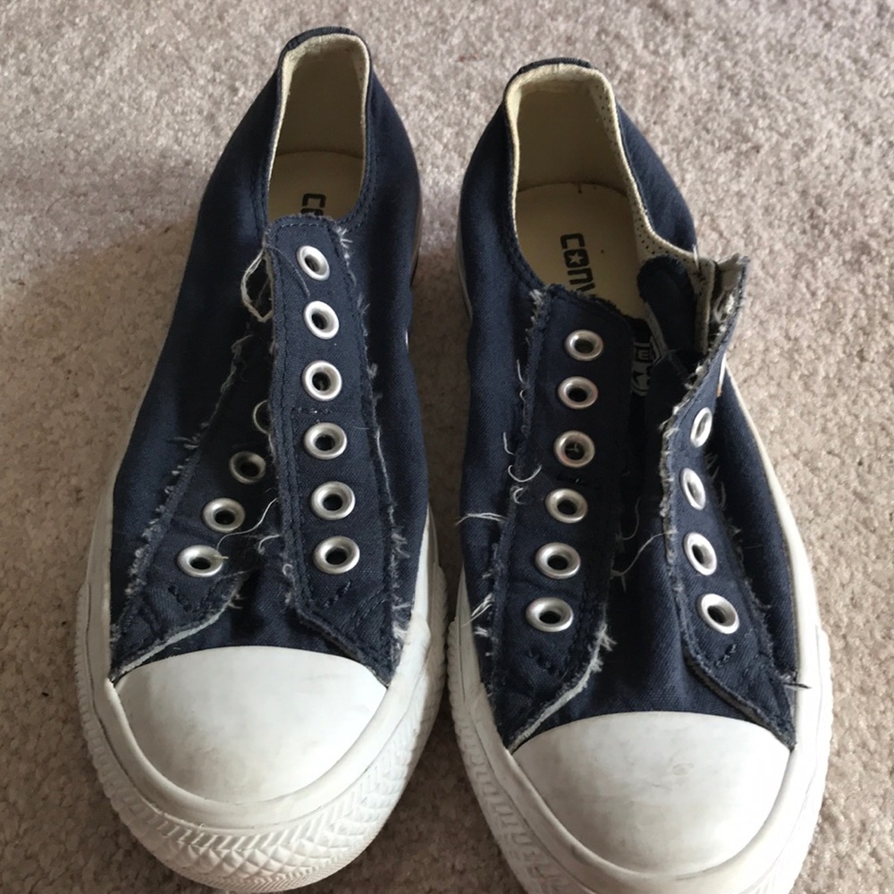 VGUC Women’s converse slip on sneakers